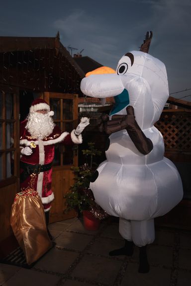 Olaf meeting Santa